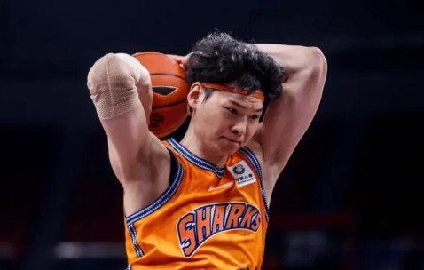 B体育app下载-上海95-78战胜广州 球员评价：2人满分，3人及格，6人低迷