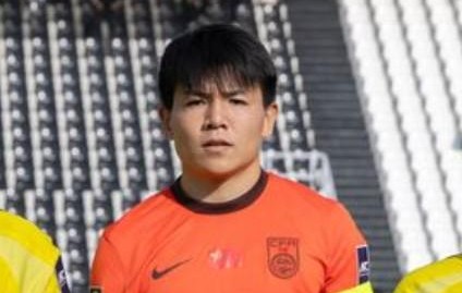 B体育官方入口-青岛记者：U23国足队长徐彬接近加盟英超狼队